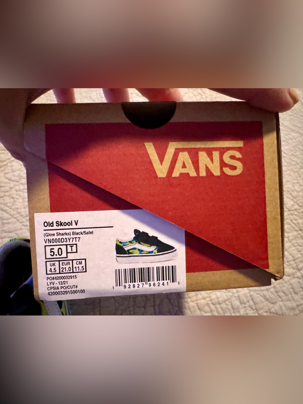 Vans Toddler Old SkoVans Toddler Old Skool V ‘Glow Sharks’ Sneakers Kid’s Size 5 - Picture 5 of 5